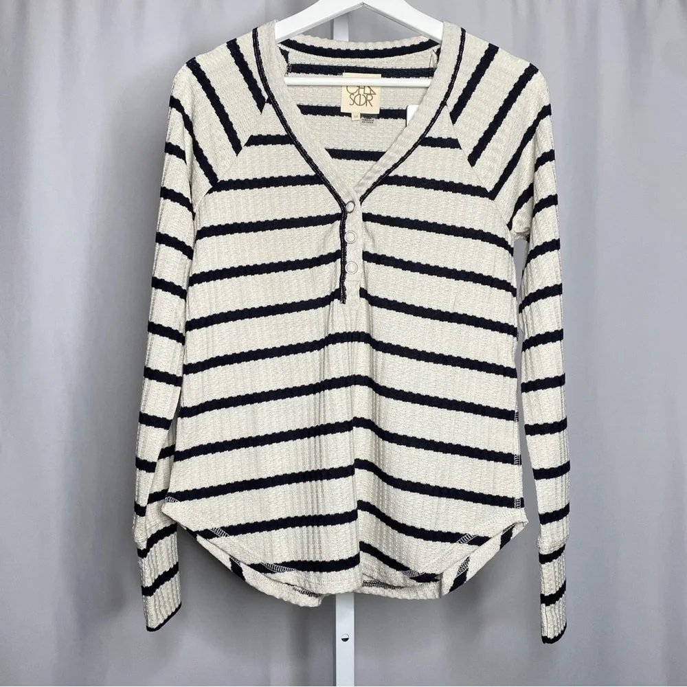 Chaser Striped Thermal V-Neck Henley Top — M